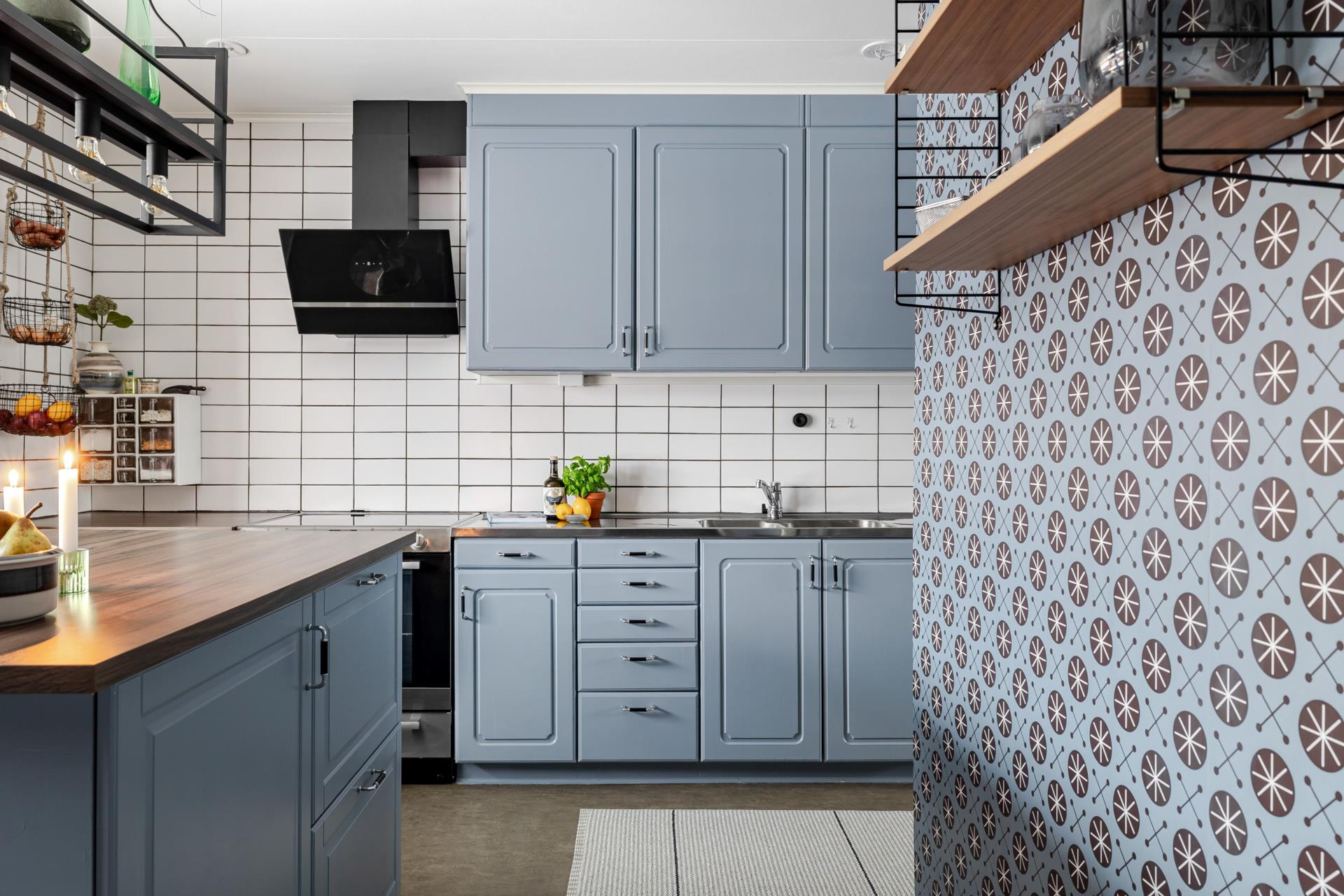 Fint gavelradhus med 5 sovrum, generösa sällskapsytor och fin utemiljö på populära Rundan!