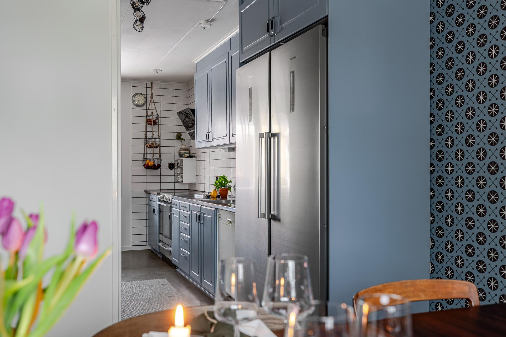 Fint gavelradhus med 5 sovrum, generösa sällskapsytor och fin utemiljö på populära Rundan!