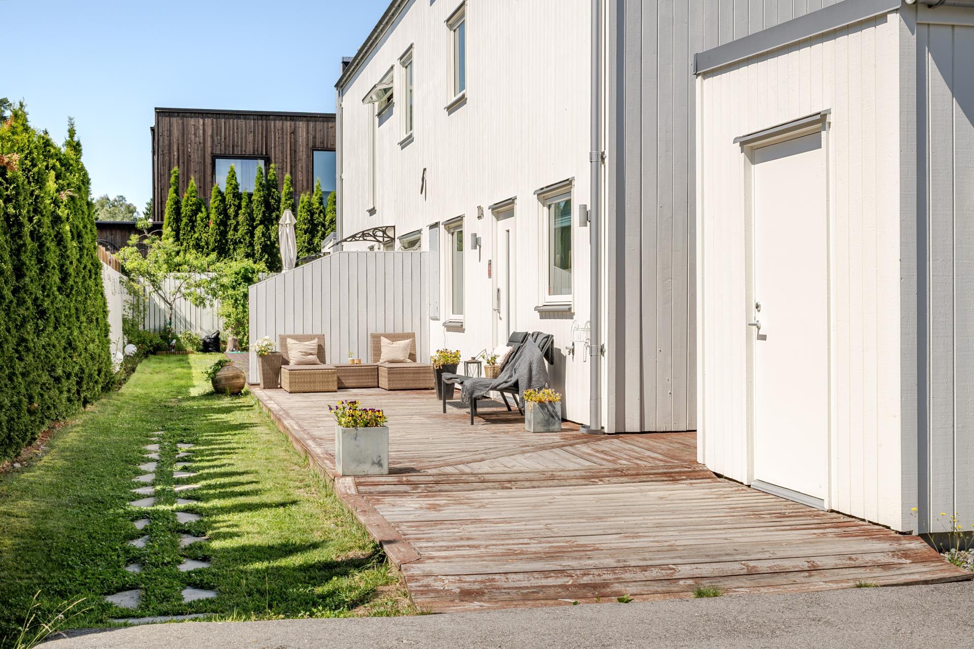 Ljust och välplanerat parhus med möjlighet till fler sovrum i populära Glömsta!