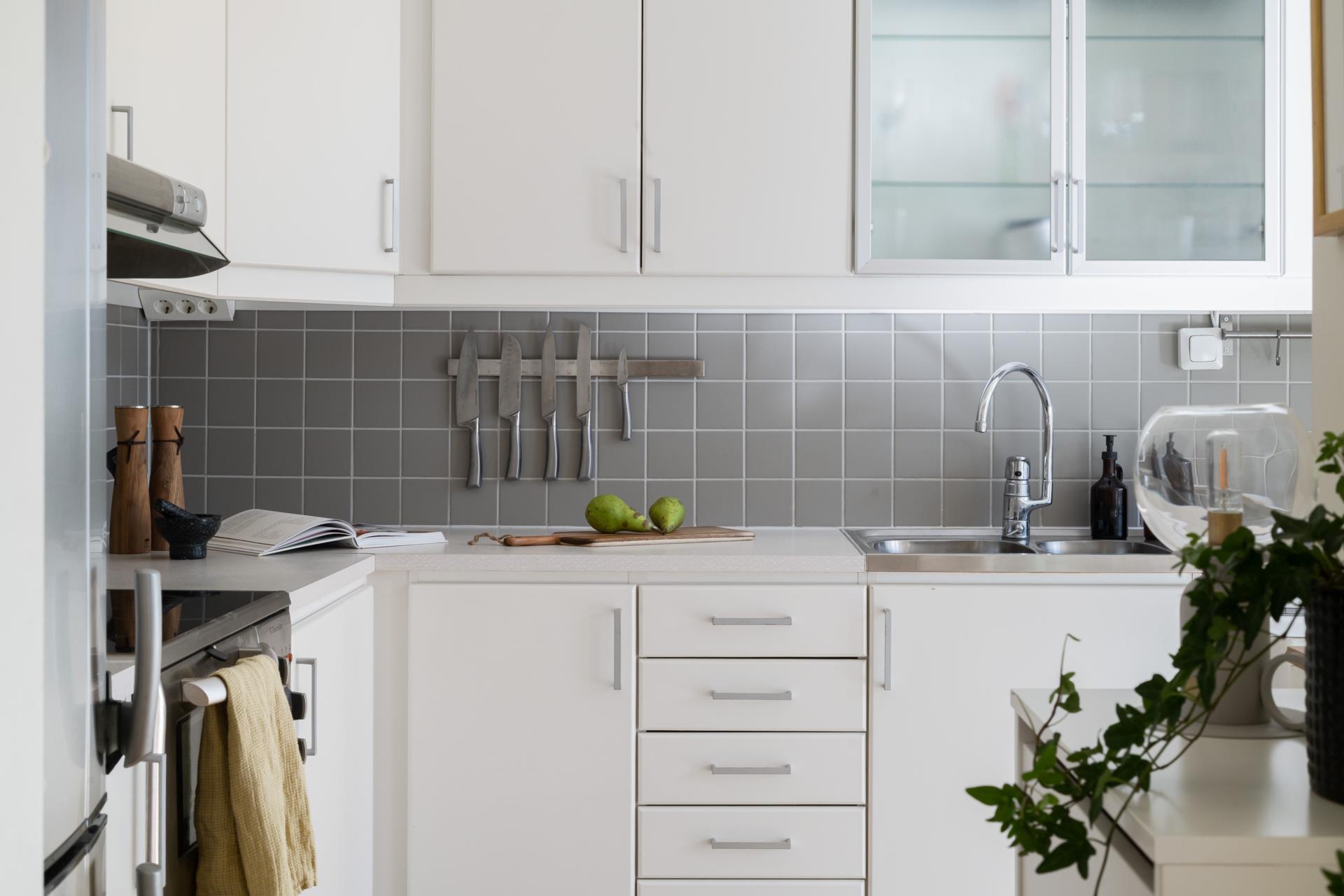 En ljus och karaktärsfull bostad med imponerande takhöjd, stort loft och ett svårslaget söderläge!